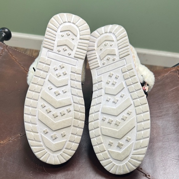 3 pair canvas slip-ons 10 - Picture 12 of 16